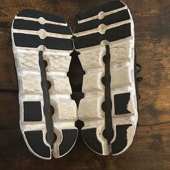 On Running Cloudswift 3 Snickers in Black Size 10 - Picture 11 of 11